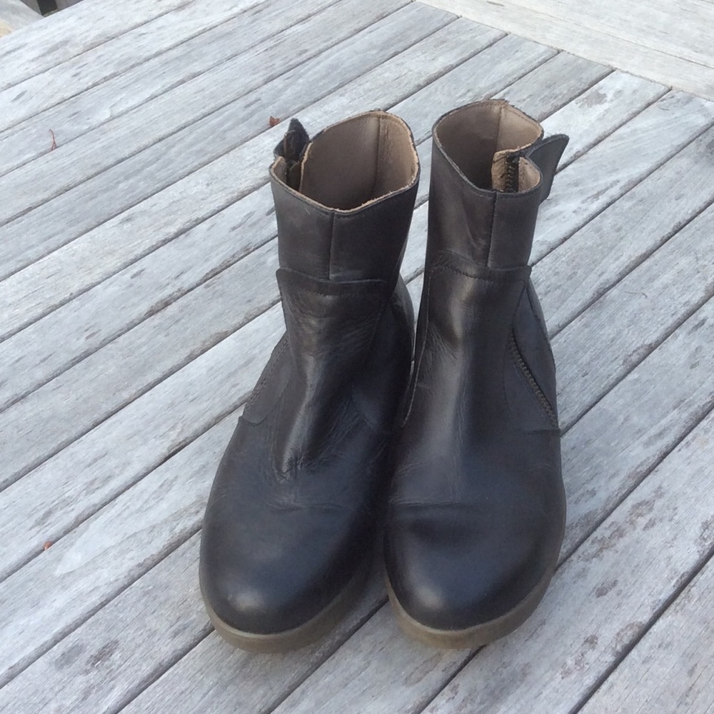 - Lili Mill Booties